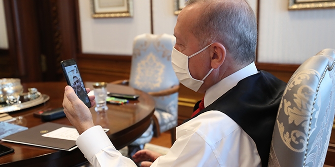 Erdo�an, Avusturya'daki kahraman T�rklerle konu�tu