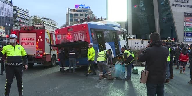 Başkentte iki otobüsün karıştığı kazada 17 kişi yaralandı