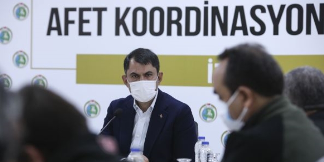 'Orta hasarlı binalara güçlendirme yapılarak girilebilir'