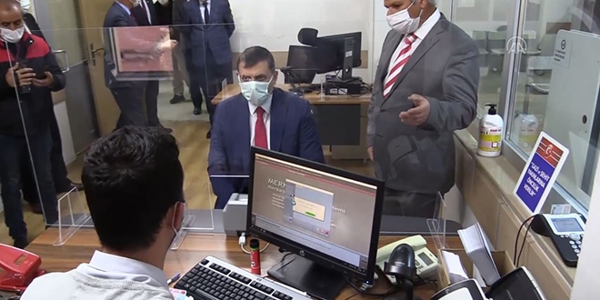 Vali Çiftçi, ehliyet bilgilerini kimlik kartına yükletti