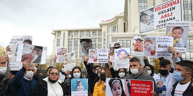 SMA hastası yakınlarından Bakanlık önünde eylem