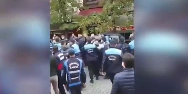 İBB ile Fatih Belediyesi zabıtaları tekme tokat birbirlerine girdi