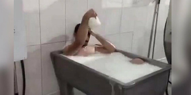 S�t kazan�nda banyo yapan i��iler: �akala�mak i�in yapt�k