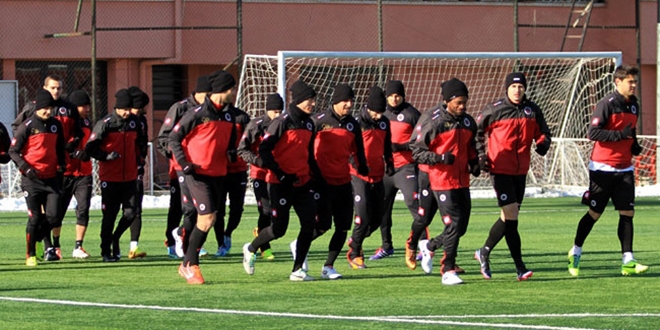Süper Lig'de iki takımda yeni koronavirüs vakası tespit edildi