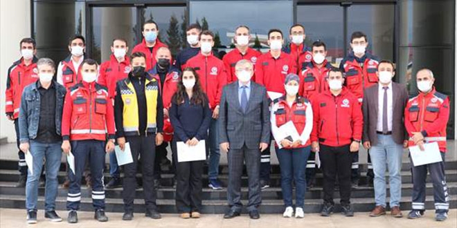 İzmir'deki depremde görevli sağlık ekibine teşekkür belgesi verildi