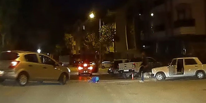 3 yaşındaki çocuk hareket halindeki otomobilden düştü