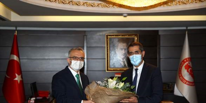 Naci Ağbal görevini devretti