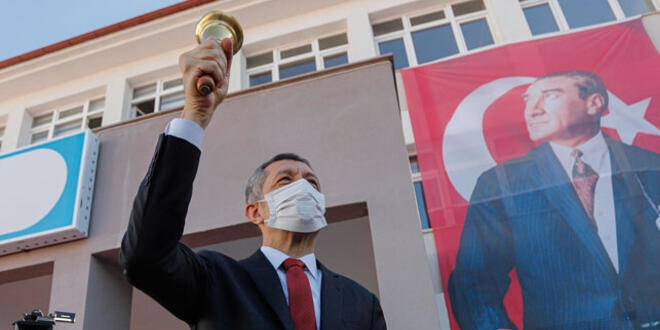 Bakan Selçuk'tan görme engellilere müjde