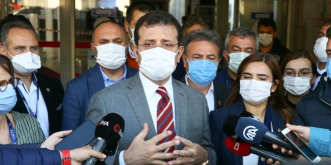 İBB Başkanı İmamoğlu, İzmir'de depremzedeleri ziyaret etti