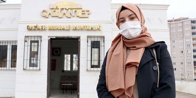 Kadın muhtar mahalle sakinlerinin sorunlarına çözüm arıyor
