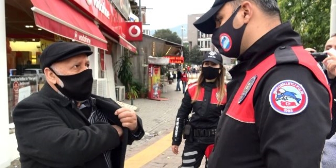Denetim yapan polis, Suriyeli vatandaşı Arapça uyardı