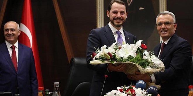 stifa kabul edilirse, Bakanlk iin ismi geen 5 isim