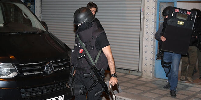 İstanbul'da 11 ilçede eş zamanlı DEAŞ operasyonu:17 gözaltı