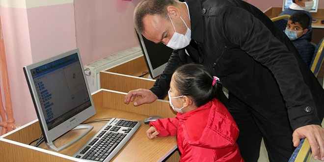 Elektronik atıklar öğrencilere bilgisayar olarak geri döndü