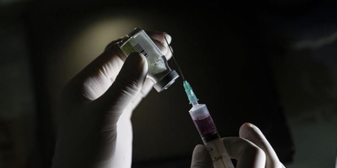 AB, Pfizer ve BioNTech'in aşısından 300 milyon doz alacak