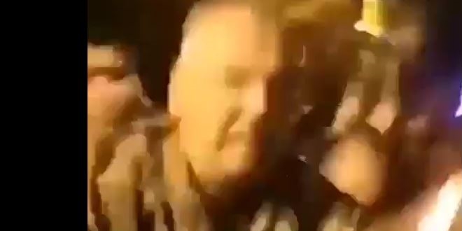 Meclis Başkanı'nı aralarına alıp tekme tokat dövdüler