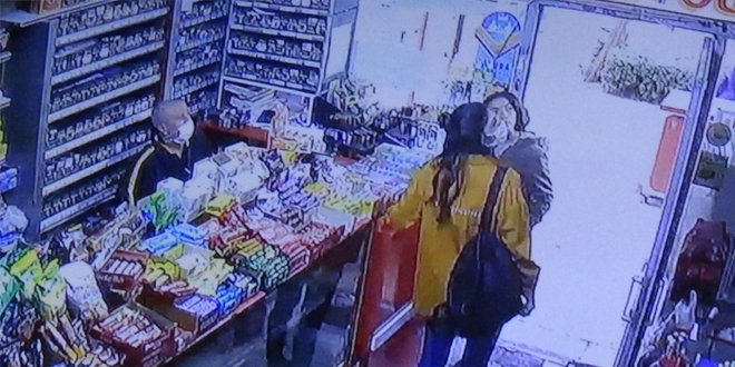 Kızın yüzüne tükürmüştü, geri dönüp görüntüsünü izlemiş