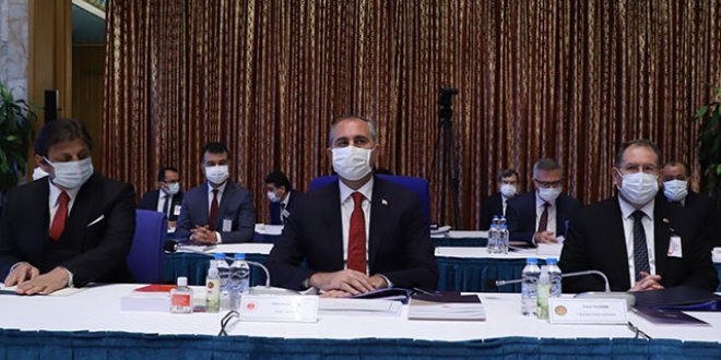 Bakan Gül: Yargı, ele geçirilecek mevzi değildir