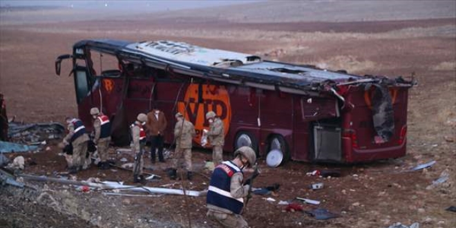 Şanlıurfa'da yolcu otobüsü devrildi: 1 ölü 32 yaralı