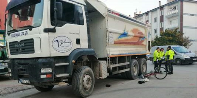 Kamyonunun çarptığı İlçe Sağlık Müdürlüğü çalışanı hayatını kaybetti