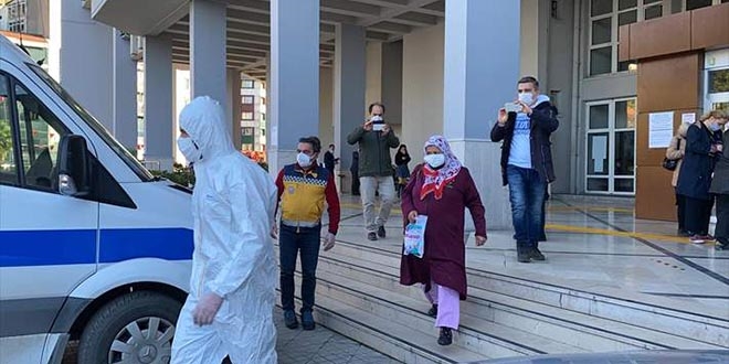 Karantina ihlali yapan kad�n valilik binas�na girerken yakaland�