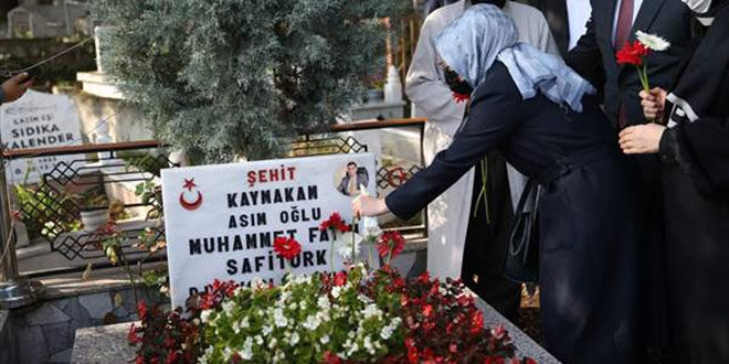Şehit Kaymakam Safitürk mezarı başında anıldı