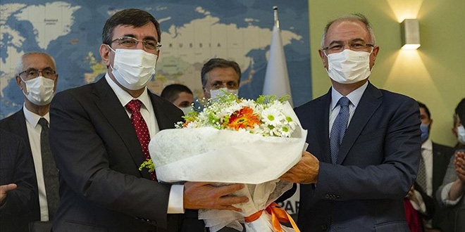 Efkan Ala görevini Cevdet Yılmaz'dan devraldı