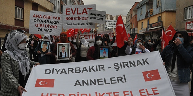 Diyarbakır anneleri Şırnak annelerine destek verdi, HDP'li vekil acılı annelere parmak salladı