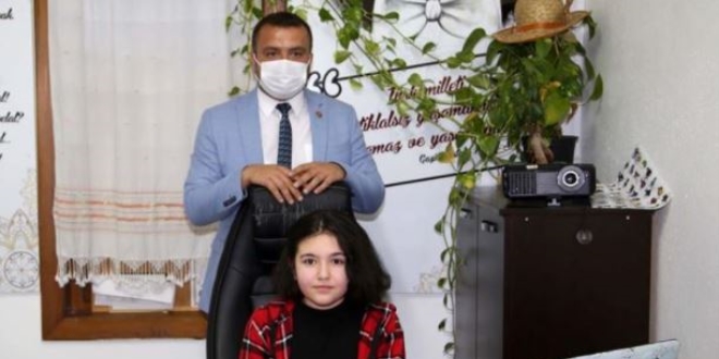 �niversite mezunu gen� muhtardan 'kitap' projesi