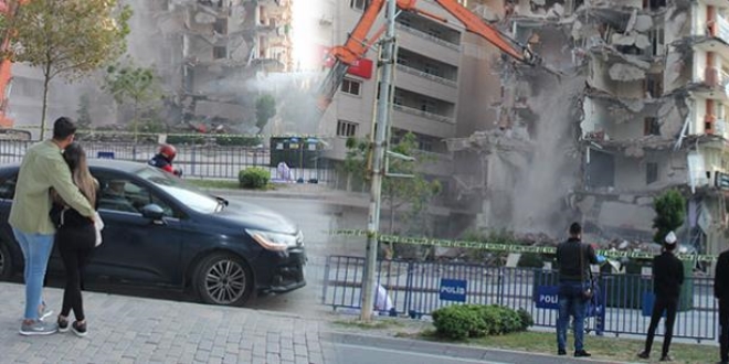 Film seyreder gibi y�k�m� izlediler