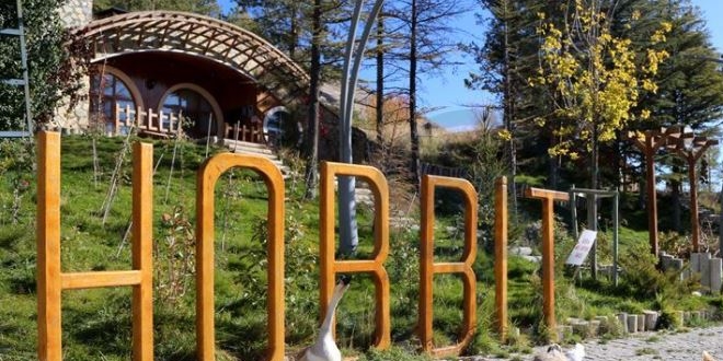 Sivas'ın 'Hobbit evleri'nde sonbahar güzelliği