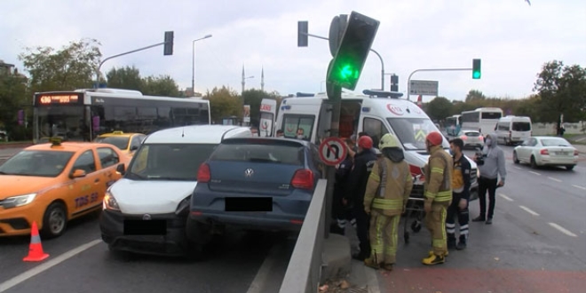 Şişli'de kaza yapan doktor otomobilinde sıkıştı