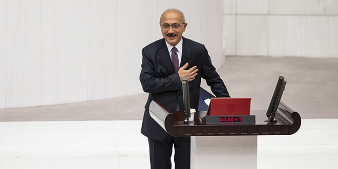 Yeni Bakan Elvan Meclis nöbetinde
