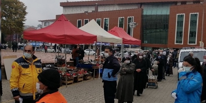 İlçede vakalar arttı, tedbirler sıkılaştırıldı! Pazara sırayla girdiler