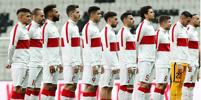A Milli Futbol Takımı'nda 4 futbolcu, aday kadrodan çıkarıldı