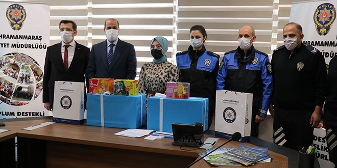Kahramanmaraş Emniyeti'nden köy okuluna kitap desteği