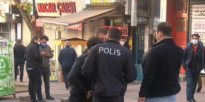 Komşusunu bıçaklayan kişiyi, Bekçi ayağından vurarak müdahale etti