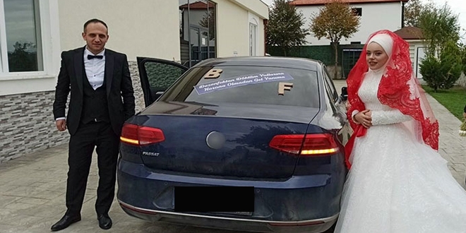 Damat, gelin arabasına öyle bir yazı yazdı ki görenler hayretler içinde kaldı