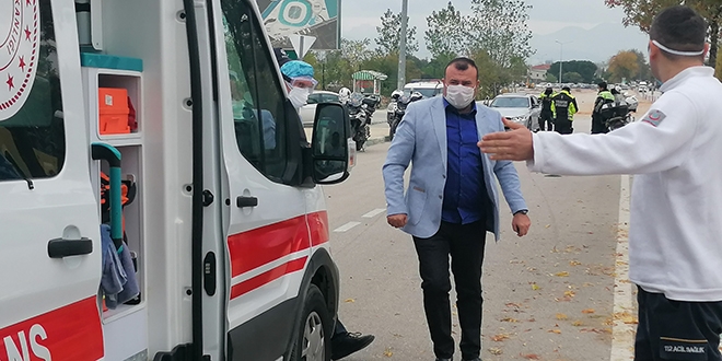 Koronalı sürücü trafik kontrolüne takıldı, ambulansla yurda yerleştirildi