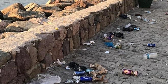 Başkan görüntüye isyan etmişti, çöpleri toplatmadı