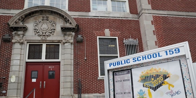 New York'ta okullar yeniden kapatlyor