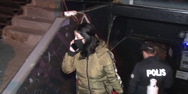 Korona partisi! Kaçmaya çalışırken merdivenden düştüler