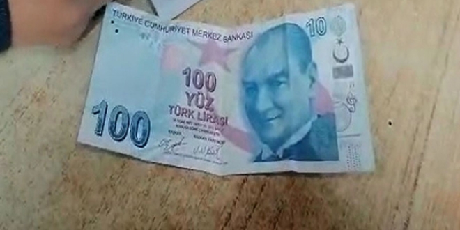 Görenler şaşkına döndü! Bu parayı insanlar görmeye geliyor