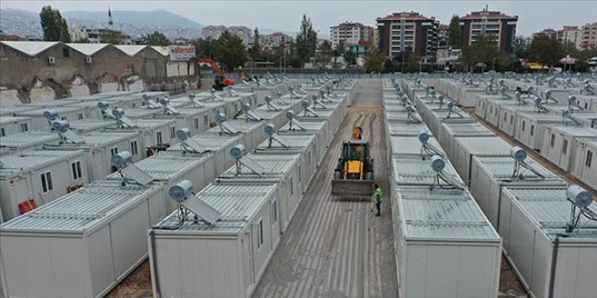 zmir'deki geici barnma merkezine 400 konteyner yerletirildi