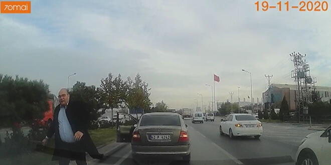 Yol istedi, saldırıya uğradı