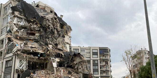 Depremin ardından hafriyat ve moloz problemi