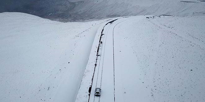 Bitlis'e mevsimin ilk karı yağdı