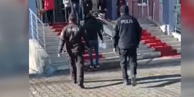 Sınava girerken kimliğini unutan aday için polisler seferber oldu