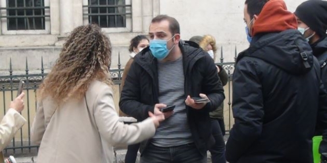 Polise 'Kapa çeneni' diyen kadın turistler gözaltına alındı