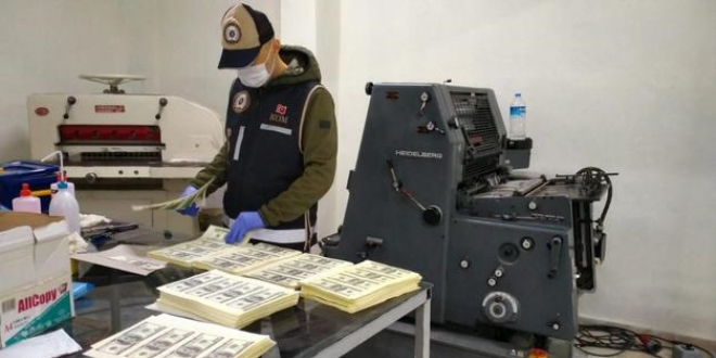 Matbaada 1 milyon sahte dolar basan 6 kişi tutuklandı